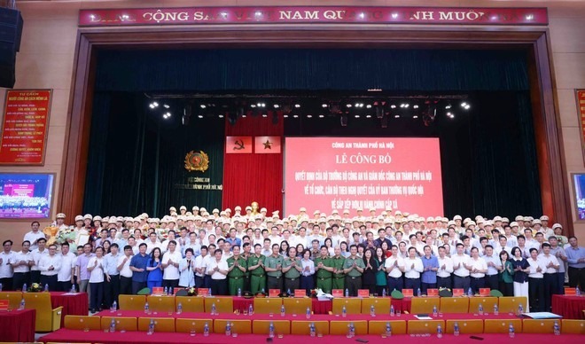 cong-an-xa-ha-noi-2.jpg