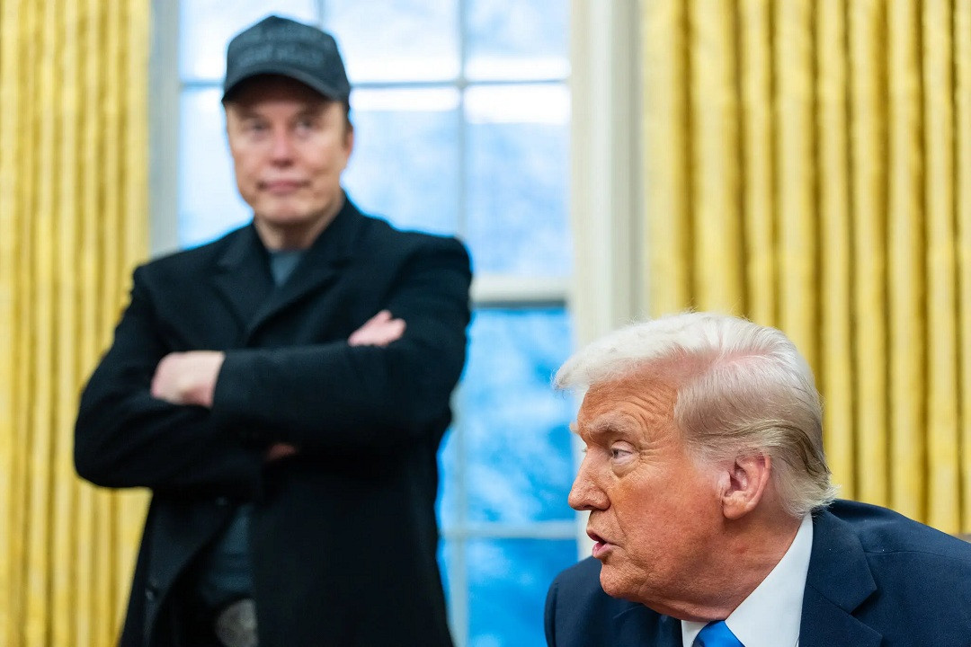 00up musktrump2 vzwh superJumbo.jpg