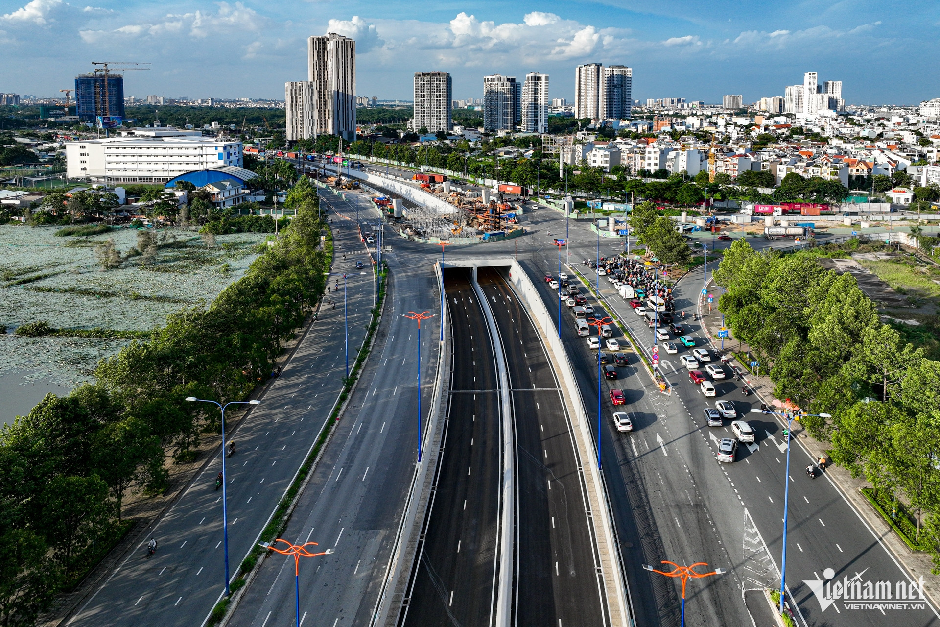W-nút giao an phú   Nguyễn Huế 2.jpg