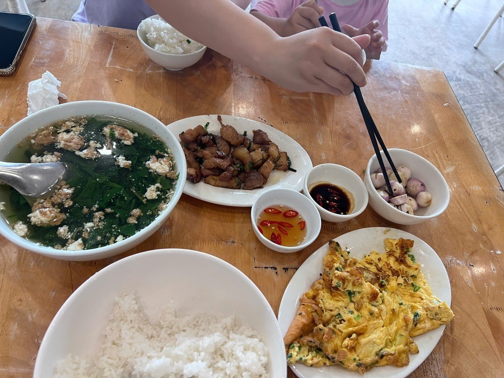 bua-com-binh-dan-400k.jpg