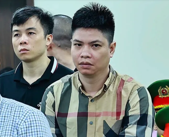 02-1751455340-tuyen-tu-hinh-hai-cuu-cong-an-quan-long-bien-bao-ke-cho-ba-trum-ma-tuy-screen-shot-2025-07-01-at-215639-2334-5520png.webp