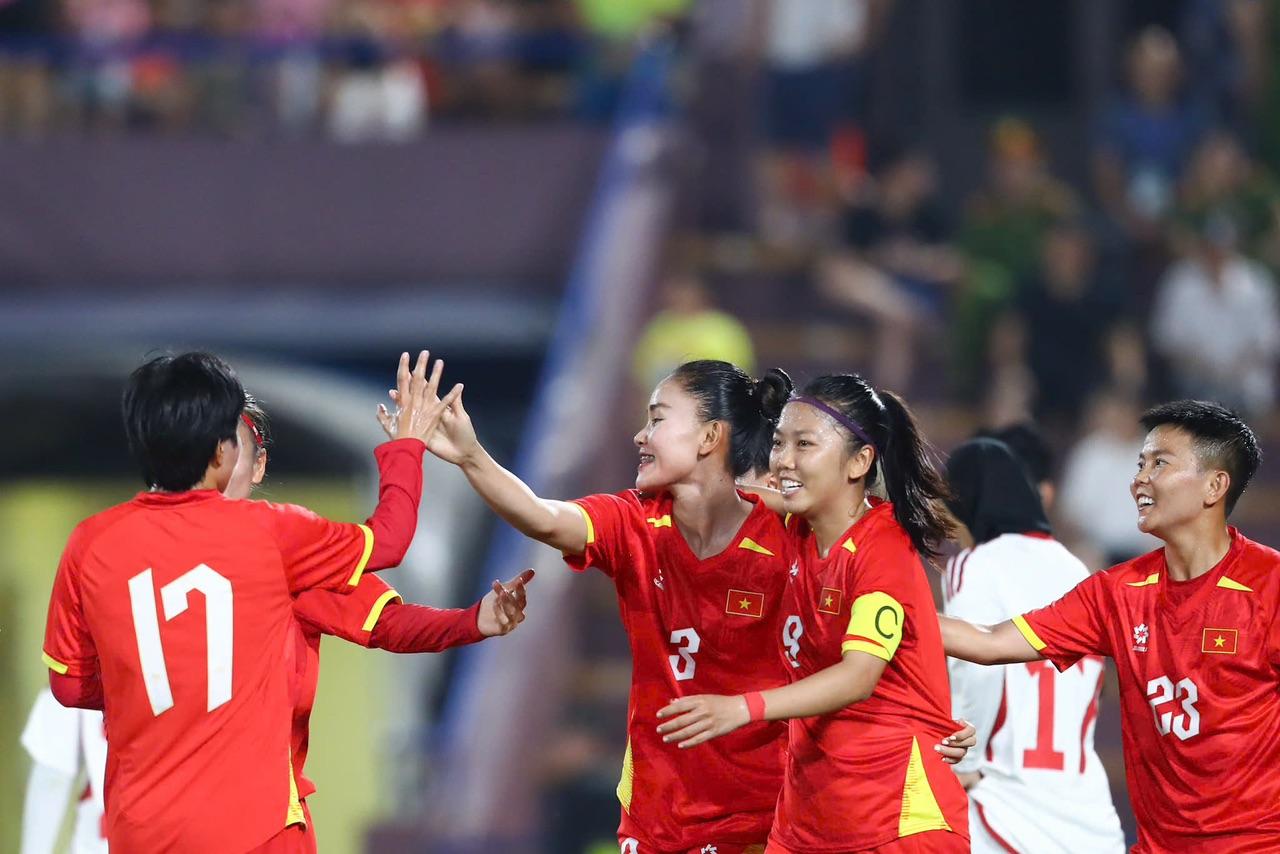 “Thổi bay” đối thủ Tây Á, tuyển Việt Nam “chạm một tay” vào tấm vé Asian Cup - Ảnh 1.