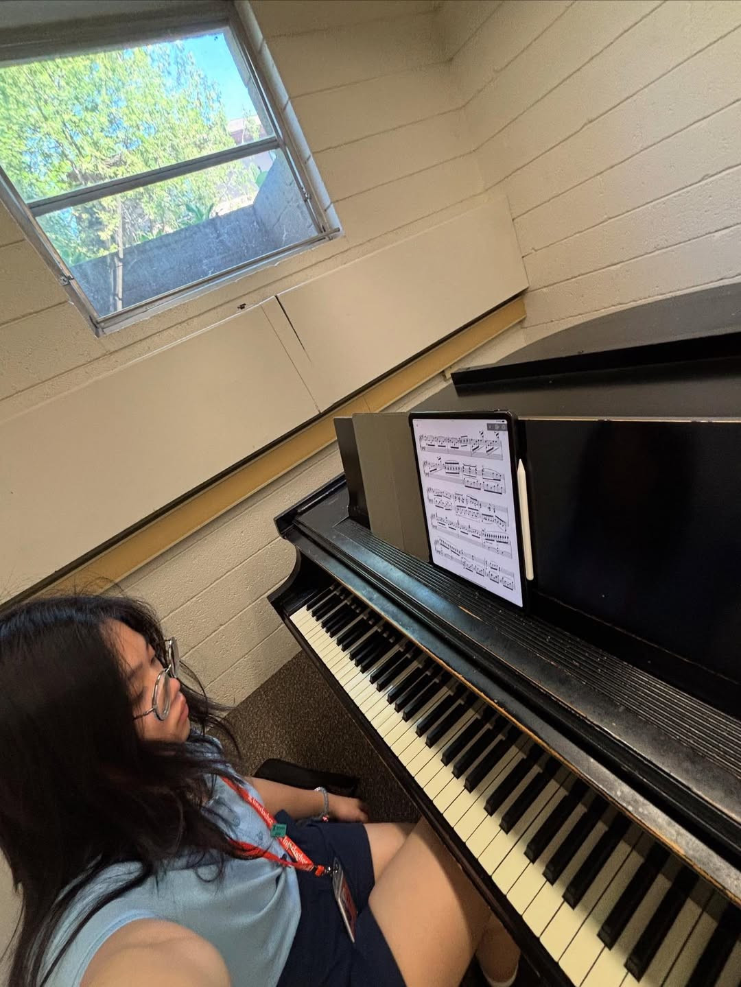 Hoàng Nhi thần tượng Mozart vì ông rất giỏi và âm nhạc của ông nhẹ nhàng, vui tươi.