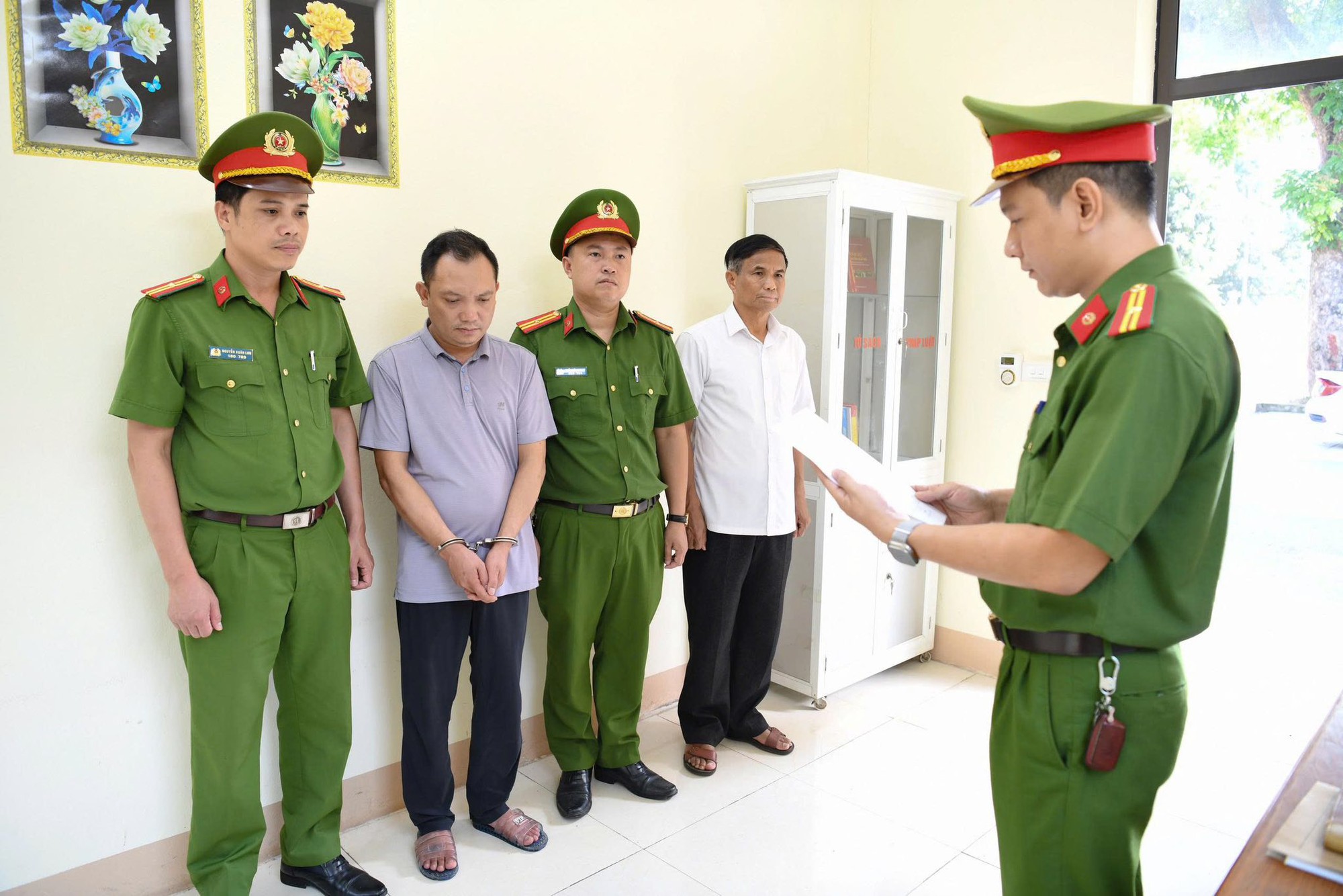 Cận cảnh khám xét Công ty Athena Việt Nam của 