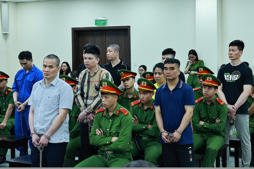 Tiền bán ma túy một phần được dùng để trả công cho một số cán bộ công an nhằm bảo đảm che chắn cho ma túy và người phạm tội. Các đối tượng còn dùng xe cảnh sát để chở ma túy, cất giấu ma túy tại nhà, nơi thuê trọ của cán bộ công an, can thiệp trái pháp luật vào hoạt động của cơ quan chức năng. Quá trình thực hiện hành vi mua bán trái phép chất ma túy, đã có sự tiếp tay, trực tiếp tham gia của 2 cựu cán bộ công an Hà Minh Đức và Nguyễn Văn Hưng.
