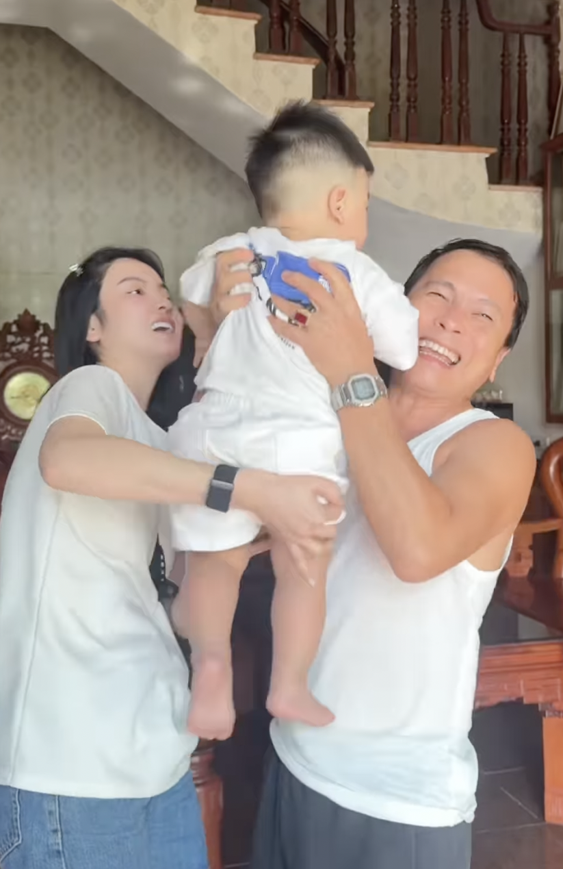 03-1751527976-chu-thanh-huyen-bi-mat-dua-con-trai-ve-que-quang-hai-phan-ung-cua-bo-me-chang-cau-thu-moi-thu-vi-screenshot-2025-07-02-at-182734-1751461200658789268985-1751502245155-17515022454251403448854.png