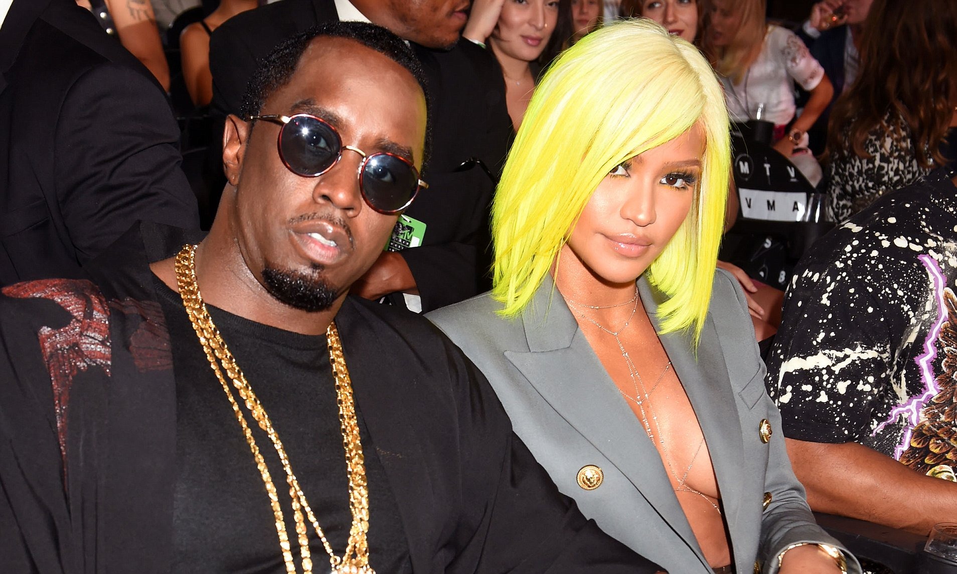 03-1751535067-diddy-thoat-an-chung-than-gay-soc-nu-ca-si-dua-ong-trum-vao-tu-gio-ra-sao-37ac071800000578-0-image-a-71472-17515168180101768340233-1751524867720-17515248680581548245534.jpg