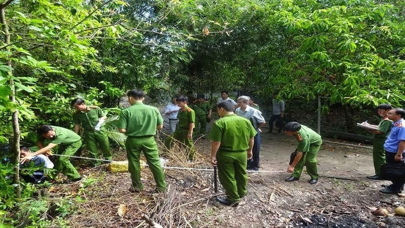 Trước tính chất nghiêm trọng của vụ việc, các mũi trinh sát đã được huy động tối đa, rà soát tất cả các mối quan hệ về nạn nhân, triệu tập hàng chục đối tượng nghi vấn. Sau khi rà soát, đối tượng Tạ Chung Phương (SN 1994, ngụ xã Thống Nhất, huyện Bù Đăng, tỉnh Bình Phước, từng có tiền án, tiền sự), có quen biết với cháu Mỹ L. đã nổi bật lên với nhiều dấu hiệu nghi vấn. (Ảnh minh họa, nguồn internet)