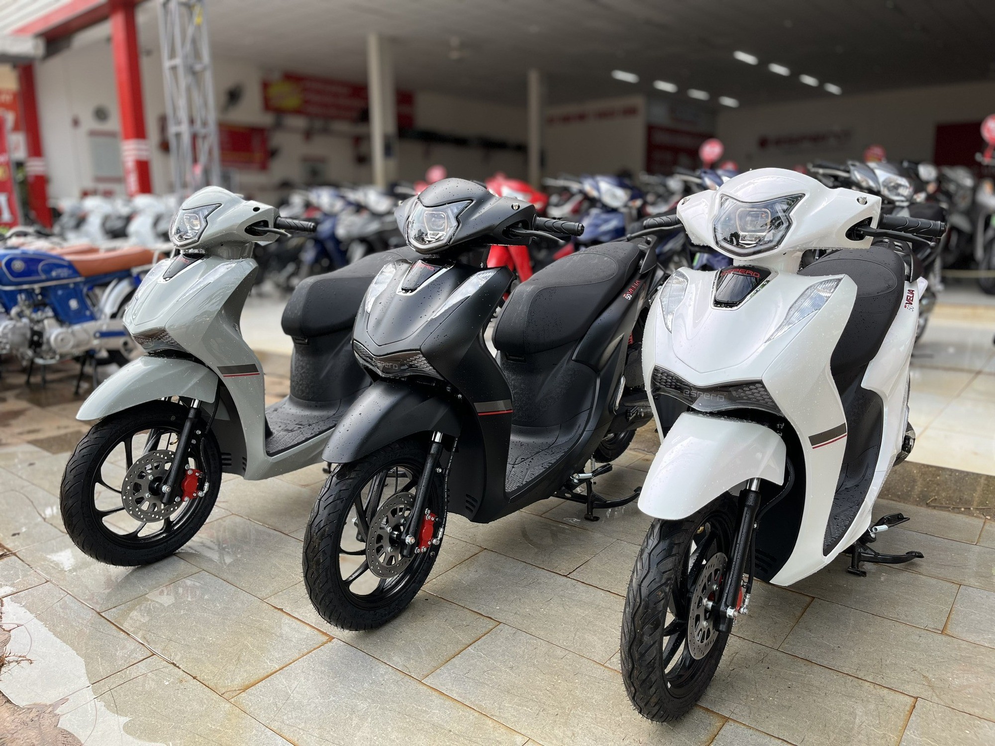 Xe ga 'Made in Vietnam' vừa về đại lý đã giảm sâu: Thấp nhất 22,5 triệu đồng, tiết kiệm xăng ấn tượng 1,8L/100km - Ảnh 1.