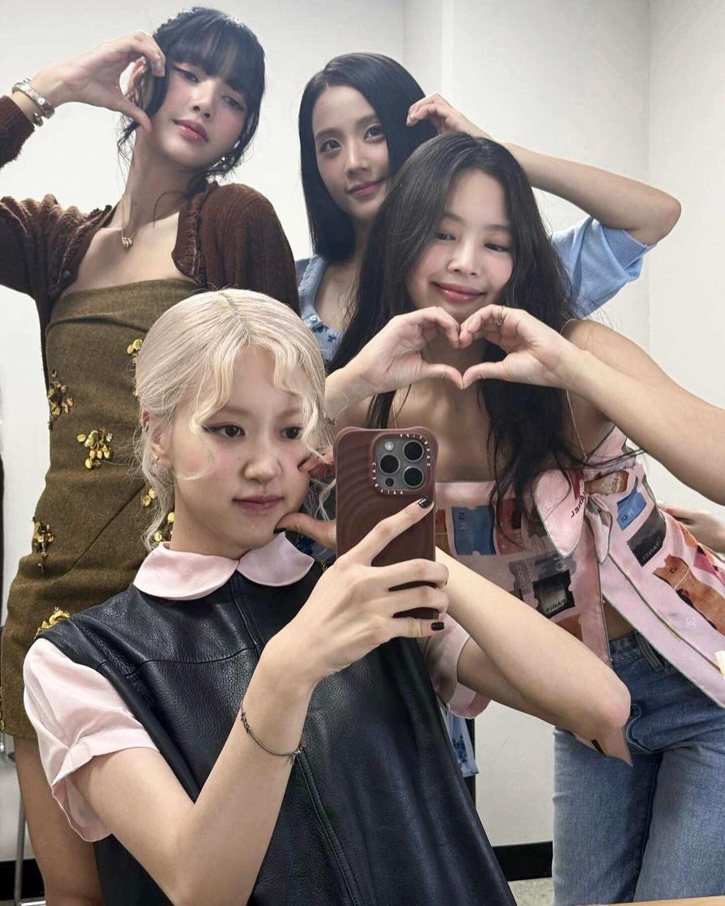 04-1751599938-khong-the-tin-noi-blackpink-sap-comeback-that-roi-8957b8438c0155a968d80bfa61da12b8-1751587724121344162614-1751589339872-1751589340148934877881.jpeg