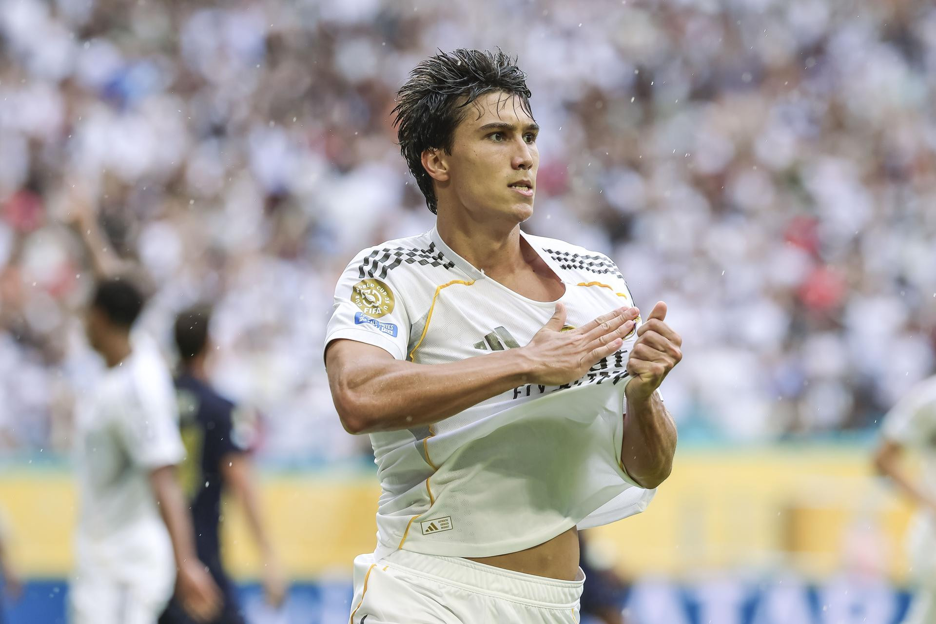 05-1751698565-nhan-dinh-bong-da-real-madrid-vs-dortmund-tranh-ve-ban-ket-efe-gonzalo-garcia-52668.jpg