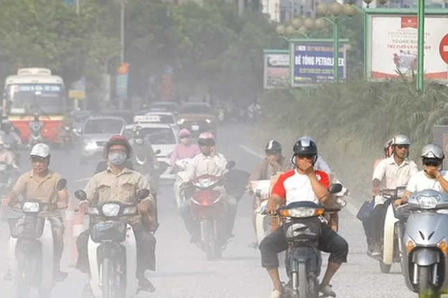 05-1751700963-giam-doc-so-de-nghi-ho-tro-nguoi-dan-ha-noi-chuyen-doi-xe-may-cu-sang-xe-dien-khi-thai-xe-may-8204-6247jpg.webp