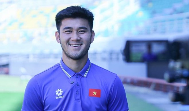 05-1751702447-tuyen-thu-u23-viet-nam-bat-tinh-tren-san-cau-1751689227133-1751689227268676228647.jpg