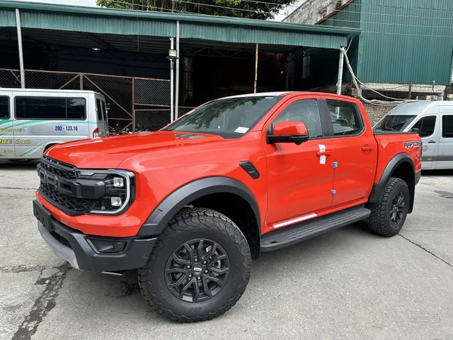 05-1751705524-chuyen-gia-noi-gi-ve-o-to-nhap-my-mien-thue-ford-raptor-2023-3-2421786j30277-632-6790jpg-1751688391174-17516883914151364769350.webp