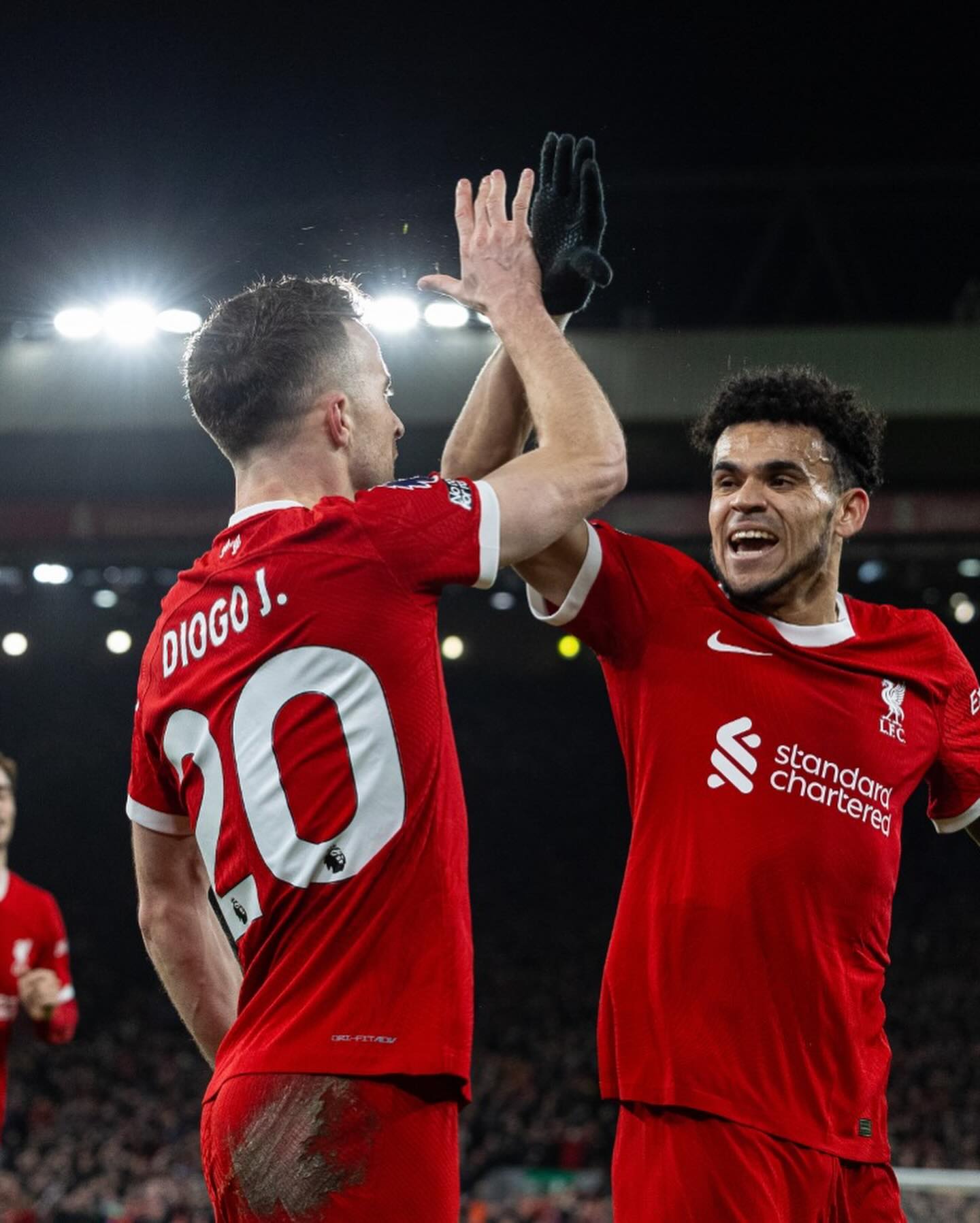 Trên mạng khóc thương, sau lưng đi tiệc tùng, sao Liverpool nhận bão phẫn nộ vì vô cảm với Diogo Jota- Ảnh 3.