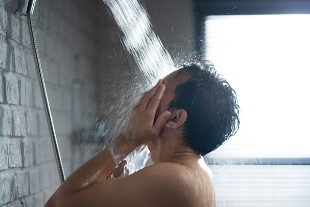 Ba thói quen “phá mạch máu” nhanh hơn ăn thịt mỡ: Nhiều người vẫn vô tư làm mỗi dịp hè - Ảnh 3.