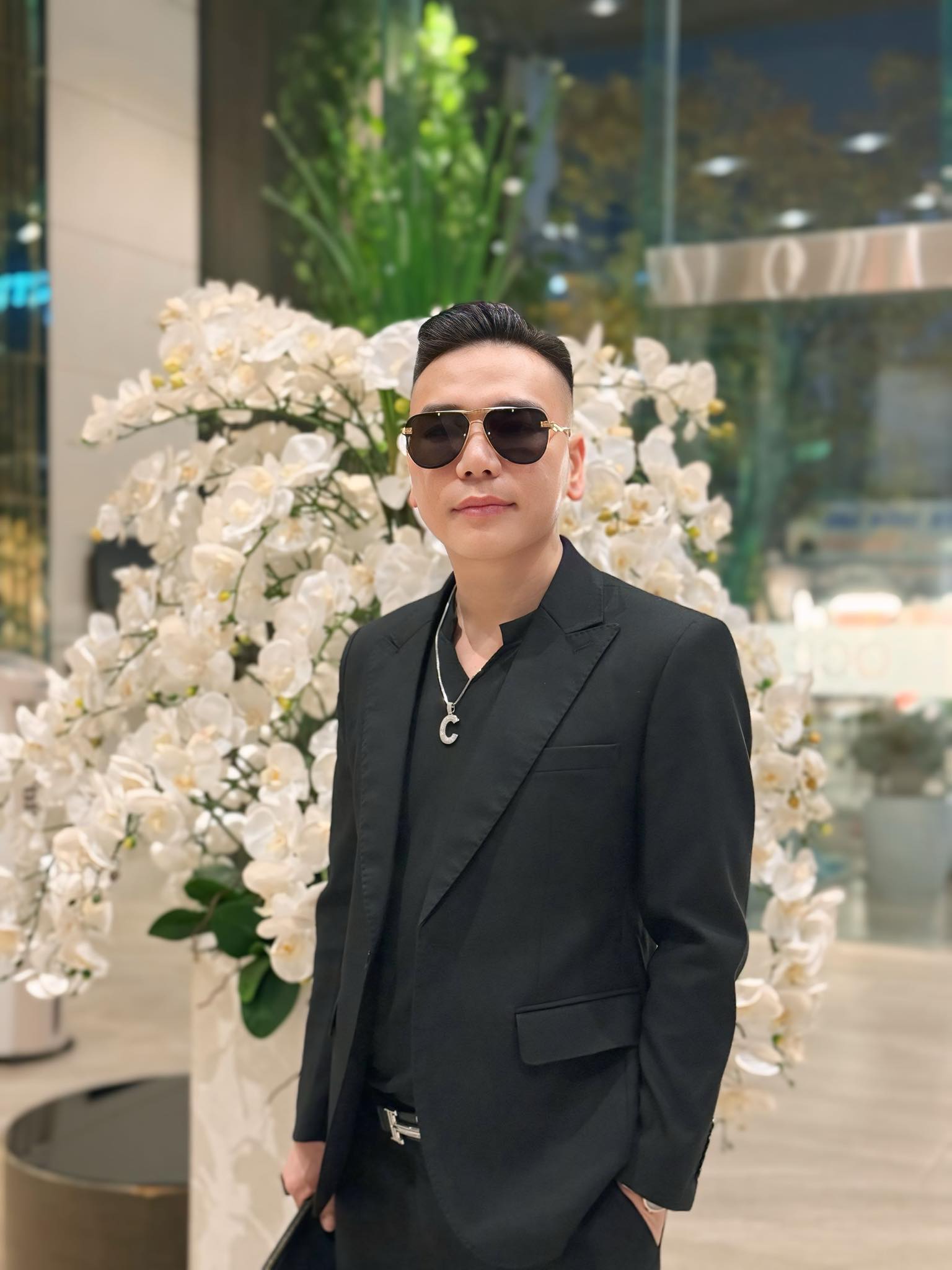 Rầm rộ hình ảnh nam ca sĩ Vbiz từng ngồi tù nay