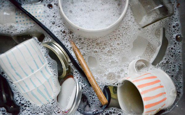Khi rửa bát đĩa, hãy làm theo cách này để sạch hết hóa chất: Đừng vội vàng để rồi 