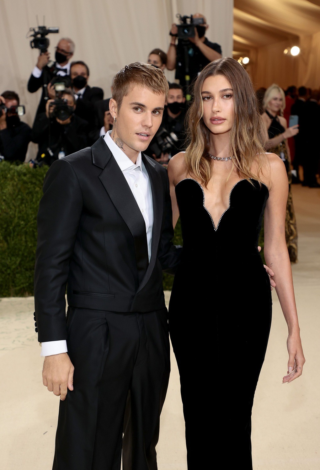 Hoang mang tột độ: Justin Bieber tung ảnh thân mật bên 1 người phụ nữ lạ không phải bà xã Hailey?- Ảnh 5.