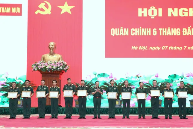 Đại tướng Nguyễn Tân Cương yêu cầu đồng bộ vũ khí trang bị cho sẵn sàng chiến đấu - Ảnh 4.