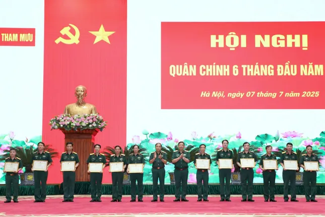 Đại tướng Nguyễn Tân Cương yêu cầu đồng bộ vũ khí trang bị cho sẵn sàng chiến đấu - Ảnh 5.