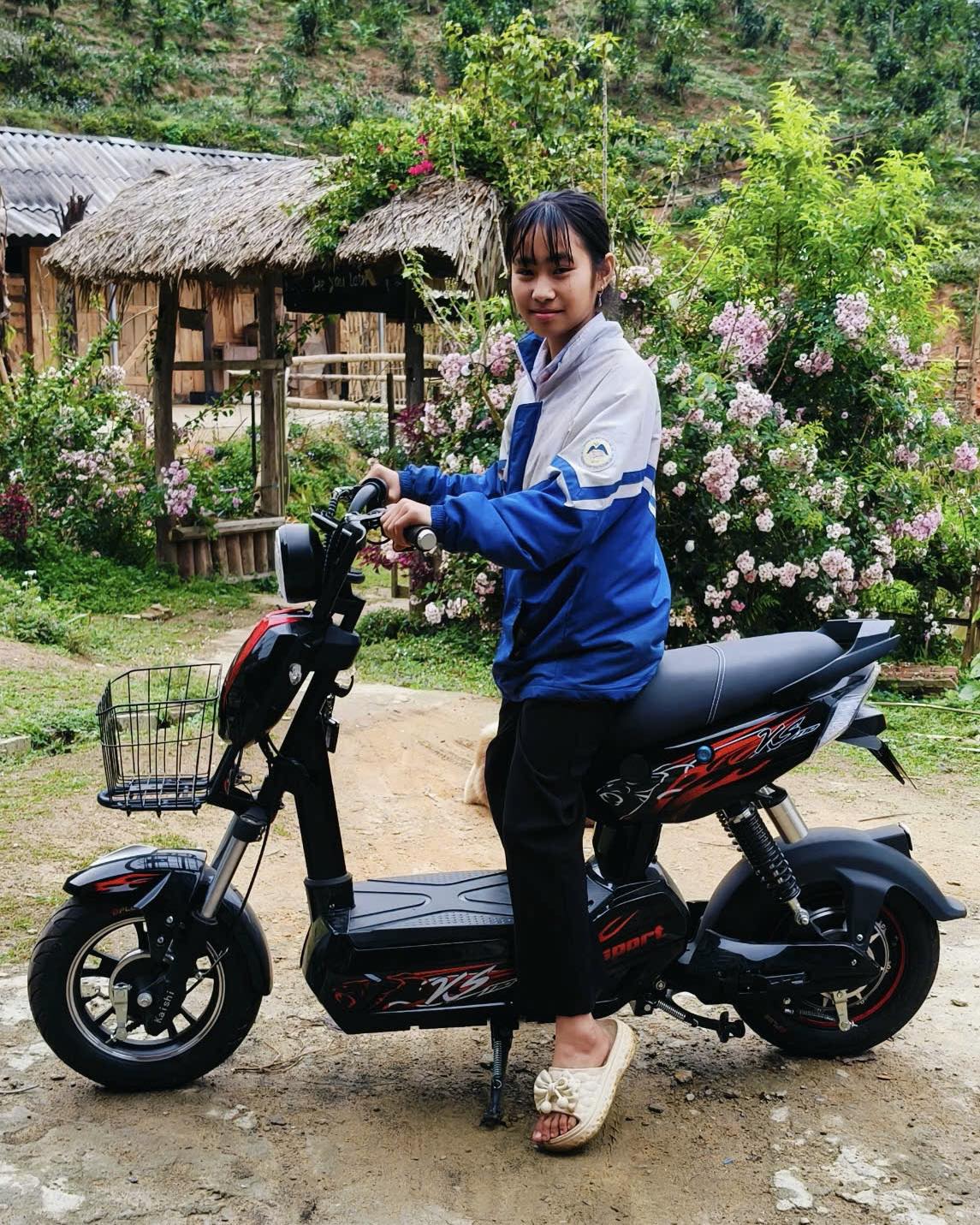 08-1751930630-jun-pham-dinh-chinh-gap-thong-tin-quyen-gop.jpg