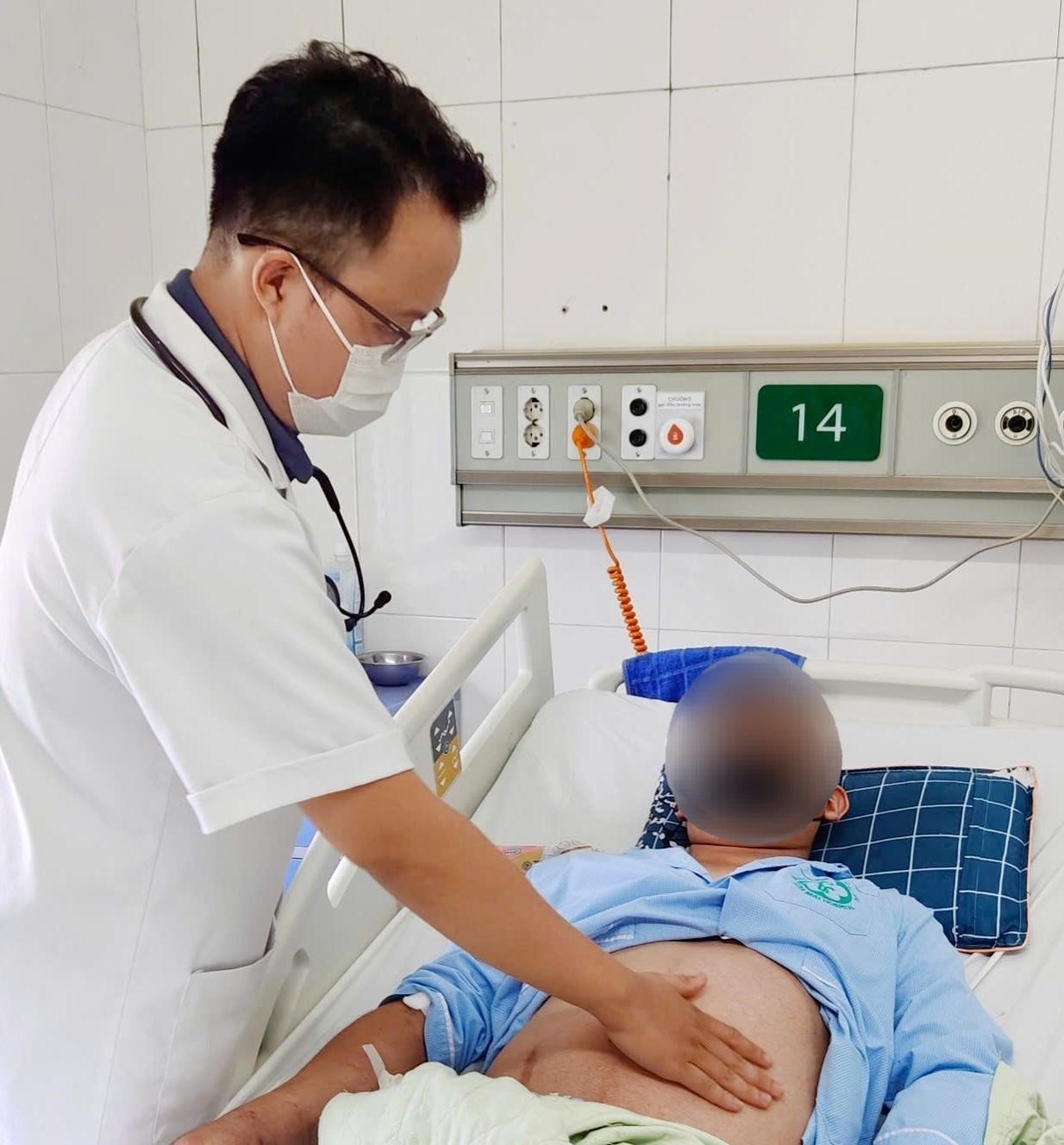 Nam thanh niên 27 tuổi ở Hà Nội nhập viện trong tình trạng cô đặc máu nghiêm trọng sau 3 ngày sốt cao liên tục- Ảnh 1.