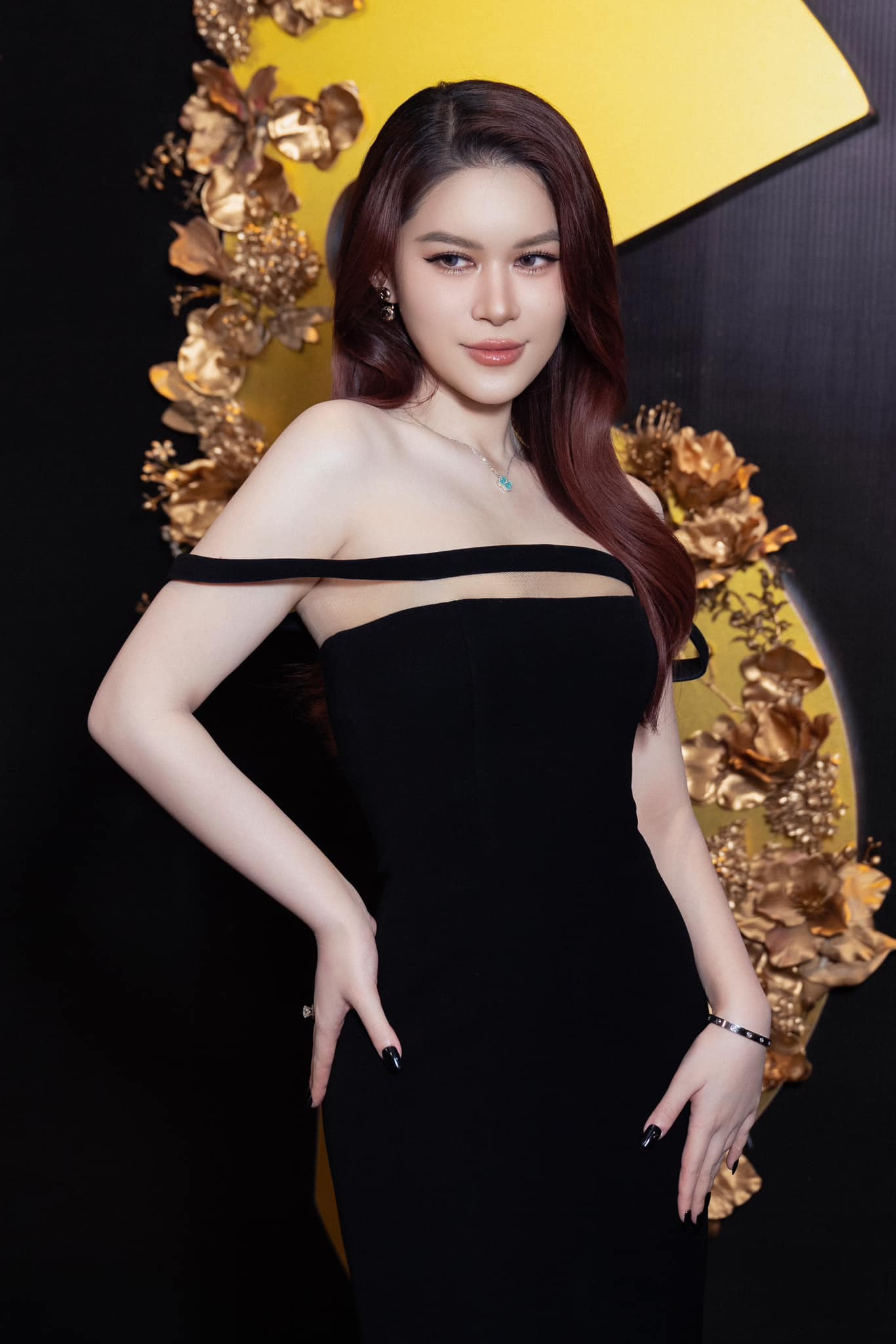 09-1752026061-ram-ro-hint-kay-tran-hen-ho-tieu-thu-7000-ty.jpg