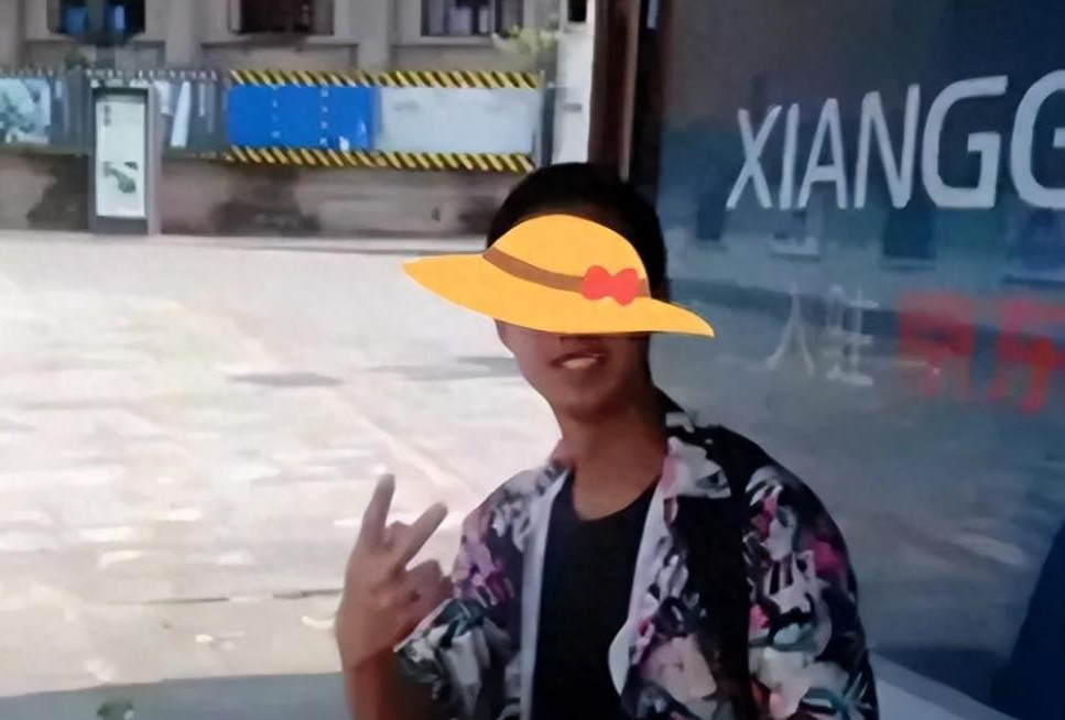Chàng trai 21 tuổi qua đời vì bị bạn gái lừa tình, 