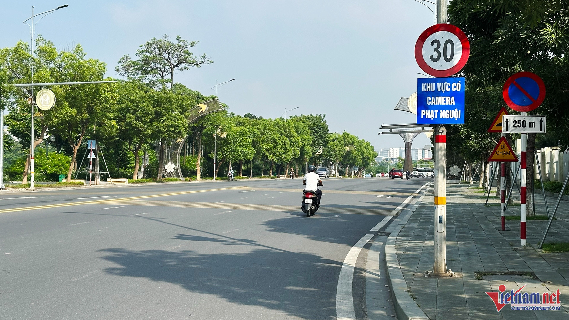 W-tinh uy 2.jpg