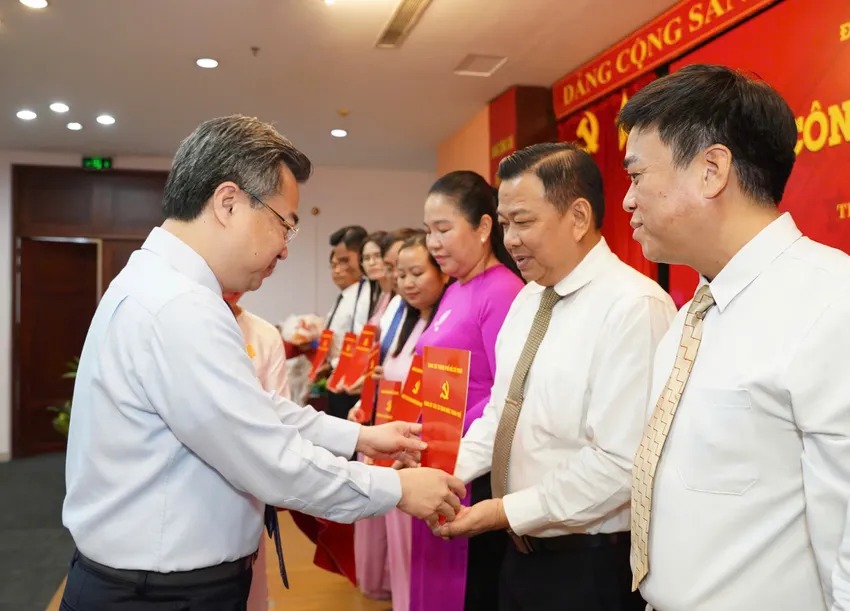 dang-uy-cac-co-quan-dang-tphcm-2.jpg