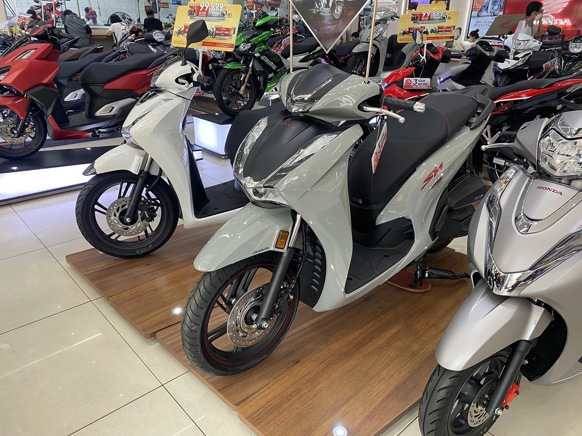 Giá xe SH mới nhất giảm kịch sàn, có bản thấp hơn cả niêm yết, hiện tượng hiếm thấy của xe máy Honda- Ảnh 2.
