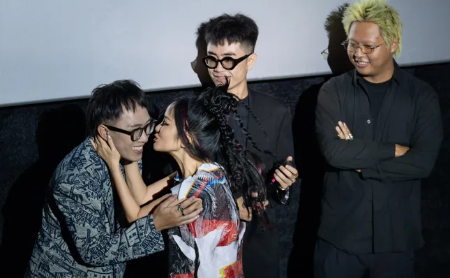 10-1752118923-diva-hong-nhung-di-qua-bien-co-toi-thanh-nguoi-khac.webp