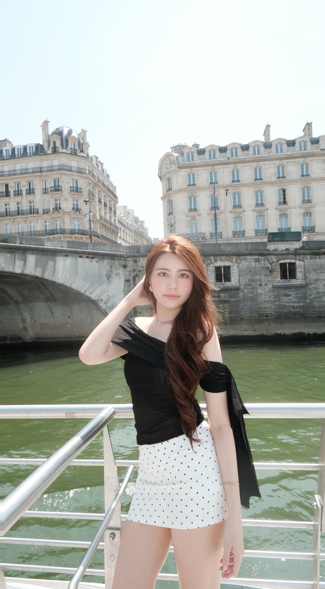 Con gái út nhà Quyền Linh đáp trả khiến antifan