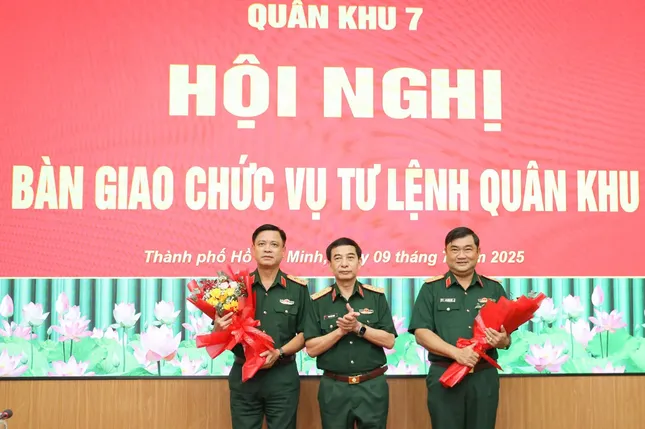 Đại tướng Phan Văn Giang chủ trì lễ bàn giao chức vụ Tư lệnh Quân khu 7 ảnh 2