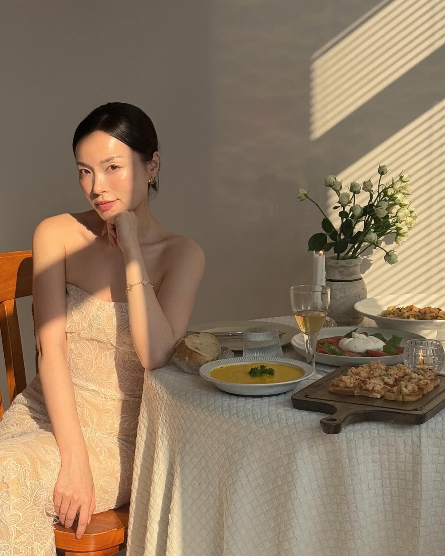10-1752136163-le-ha-truc-dang-lam-gi.jpg