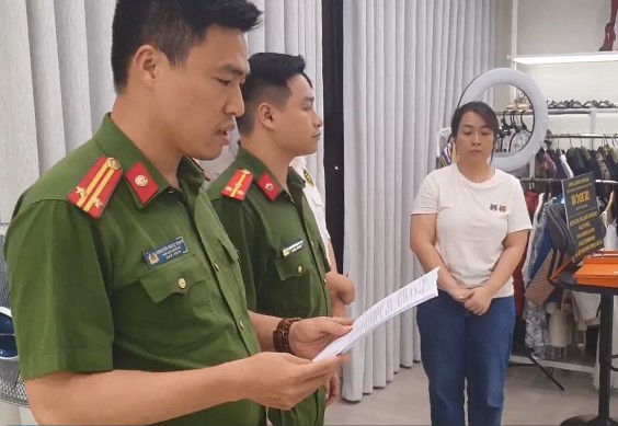 Chủ shop Hà Nội bán hàng online, doanh thu hơn 834 tỷ đồng vừa bị bắt là ai?- Ảnh 5.