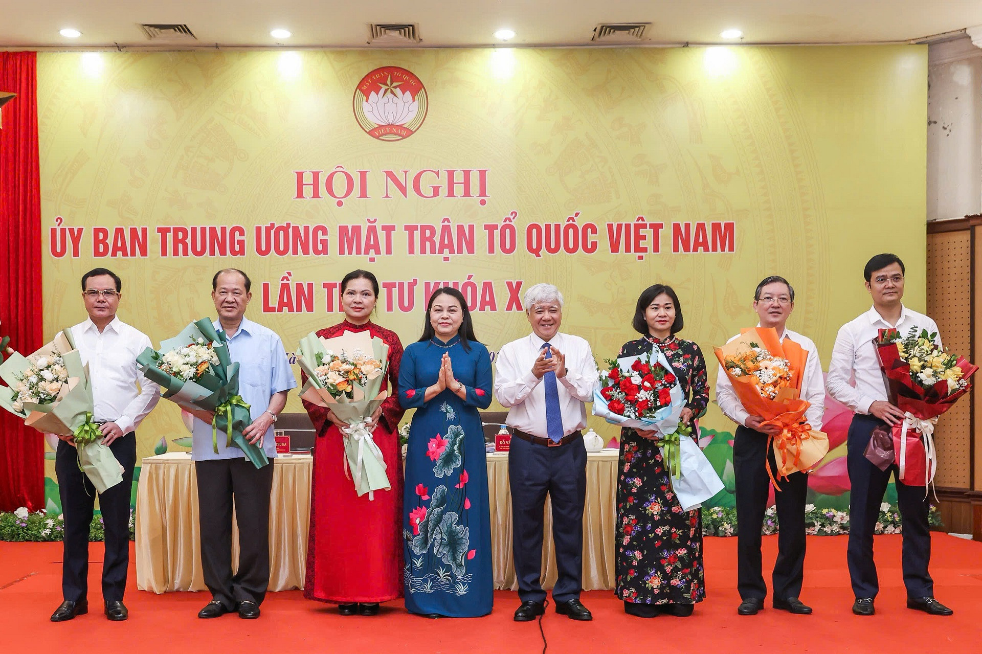 Nhan su moi.jpg